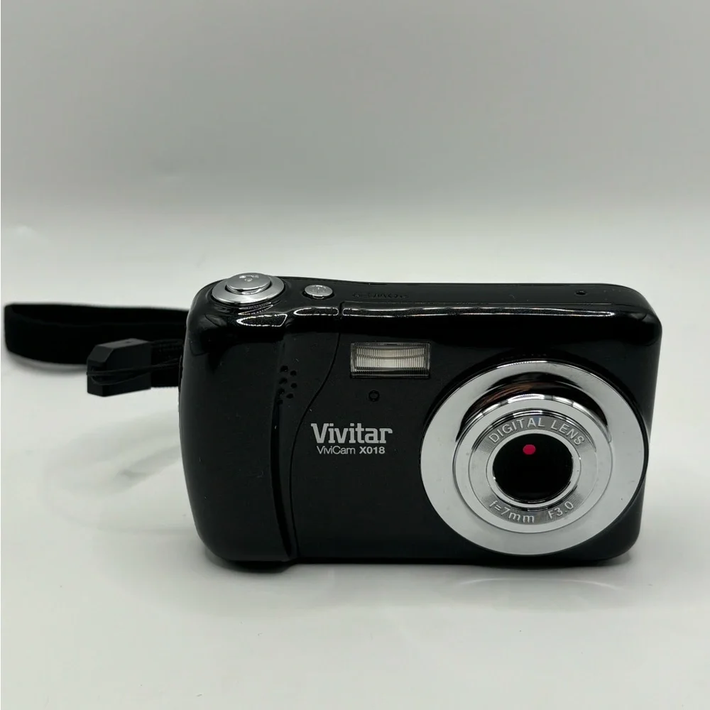 Vivitar ViviCam X018 digital camera PARTS ONLY Case Included Gifts Projects Gags